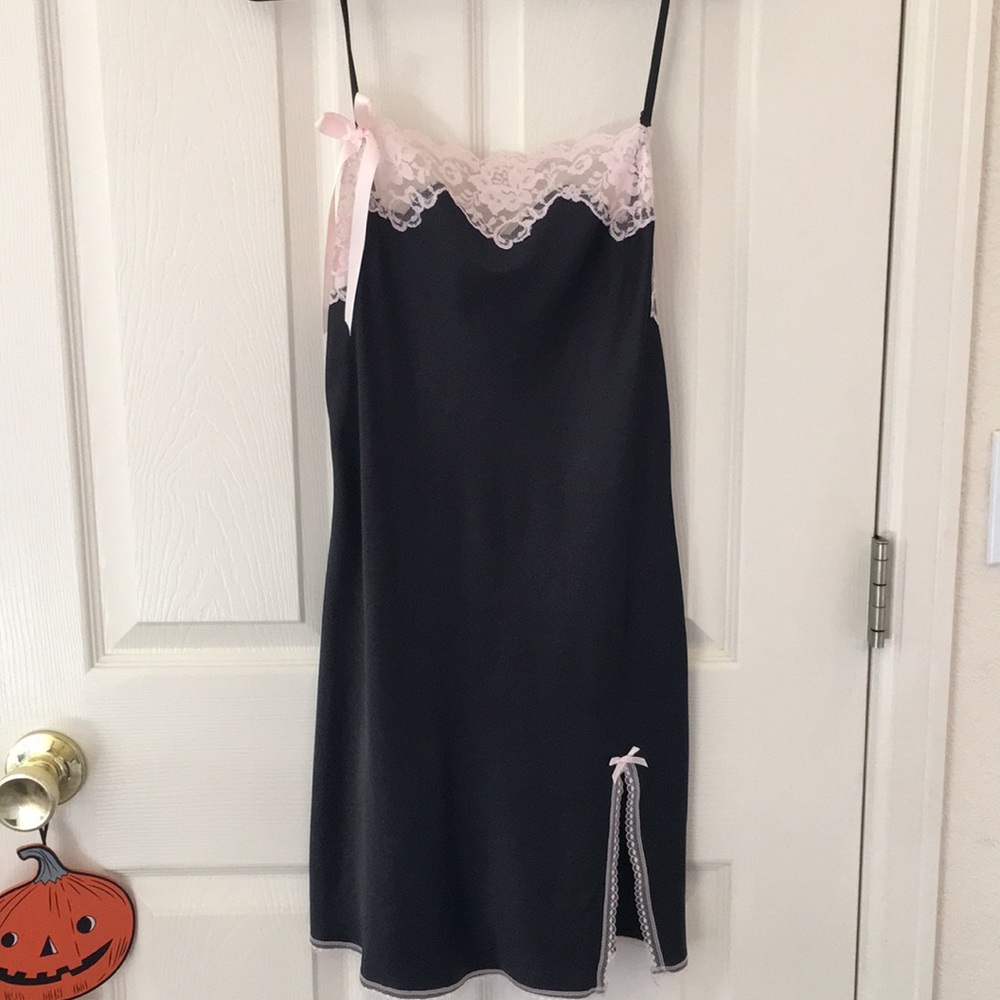 Victoria’s Secret black and pink slip
